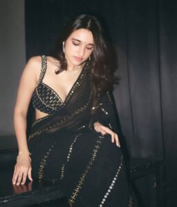 Nuveksha Slays in Black Sequin Saree Photos (21)
