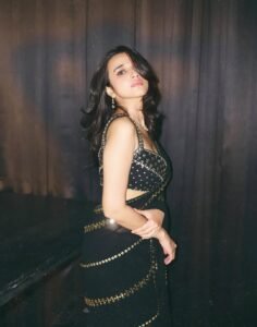 Nuveksha Slays in Black Sequin Saree Photos (24)