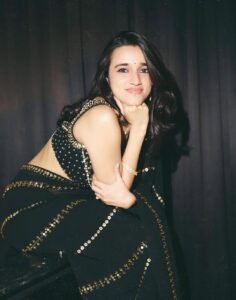 Nuveksha Slays in Black Sequin Saree Photos (26)