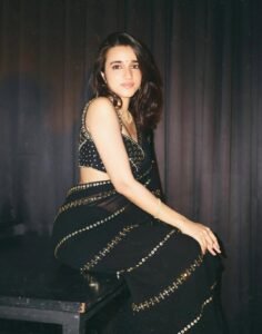 Nuveksha Slays in Black Sequin Saree Photos (28)