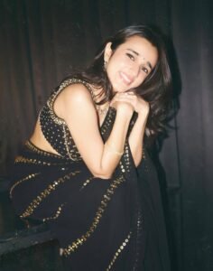 Nuveksha Slays in Black Sequin Saree Photos (34)