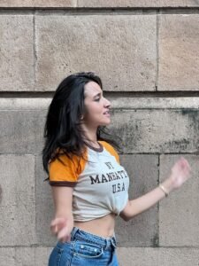 Nuveksha Stylish in NY Manhattan Crop Top and Blue Jeans Photos (3)