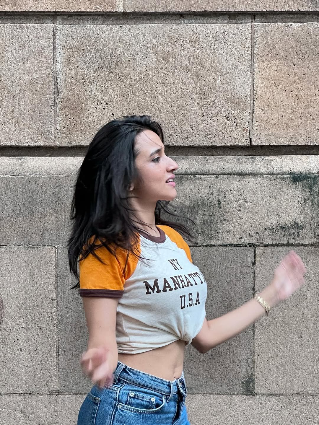 Nuveksha Stylish in NY Manhattan Crop Top and Blue Jeans Photos (3)