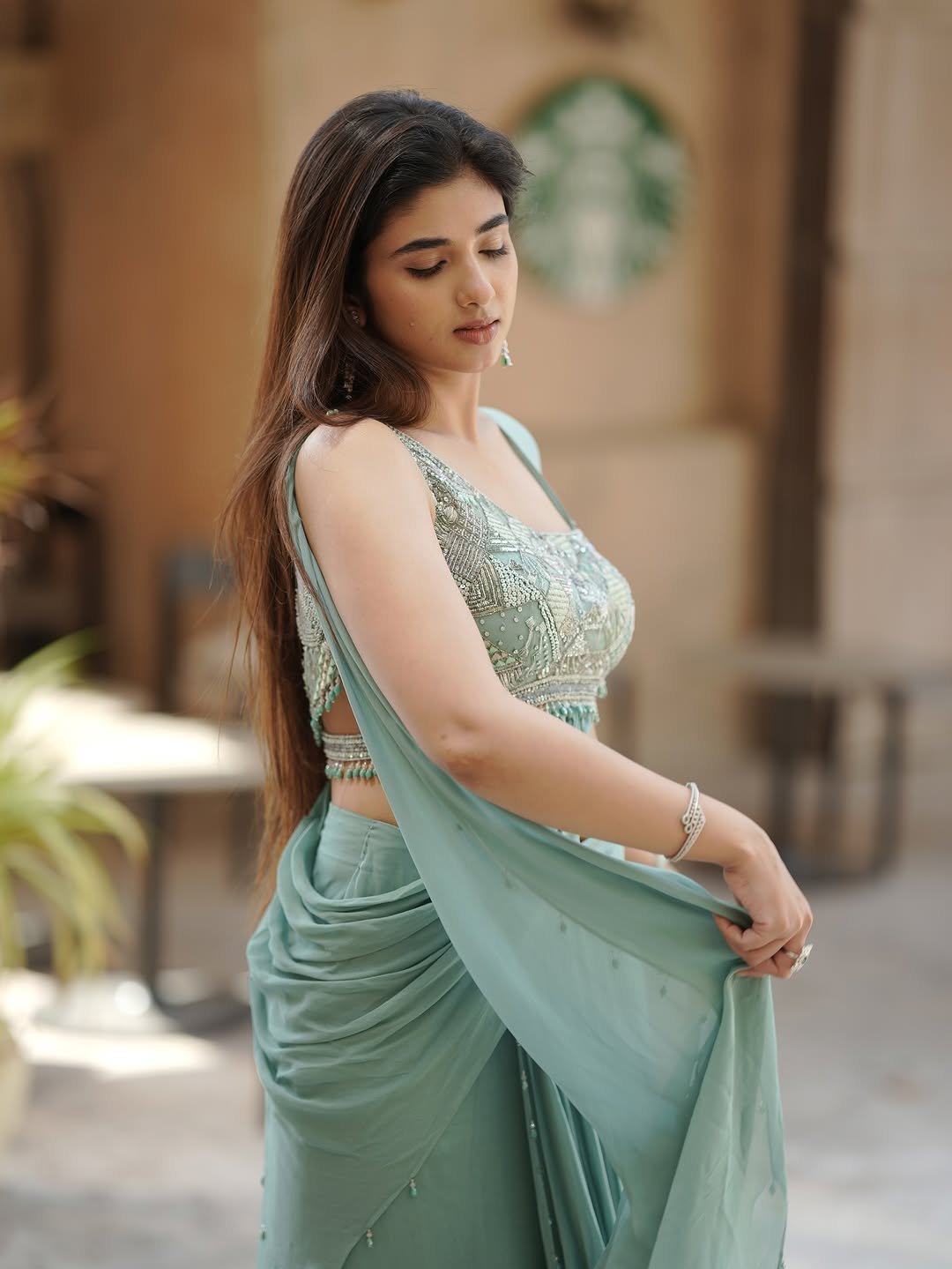Pragya Nagra Mesmerizes in Mint Green Embellished Saree Photos (1)