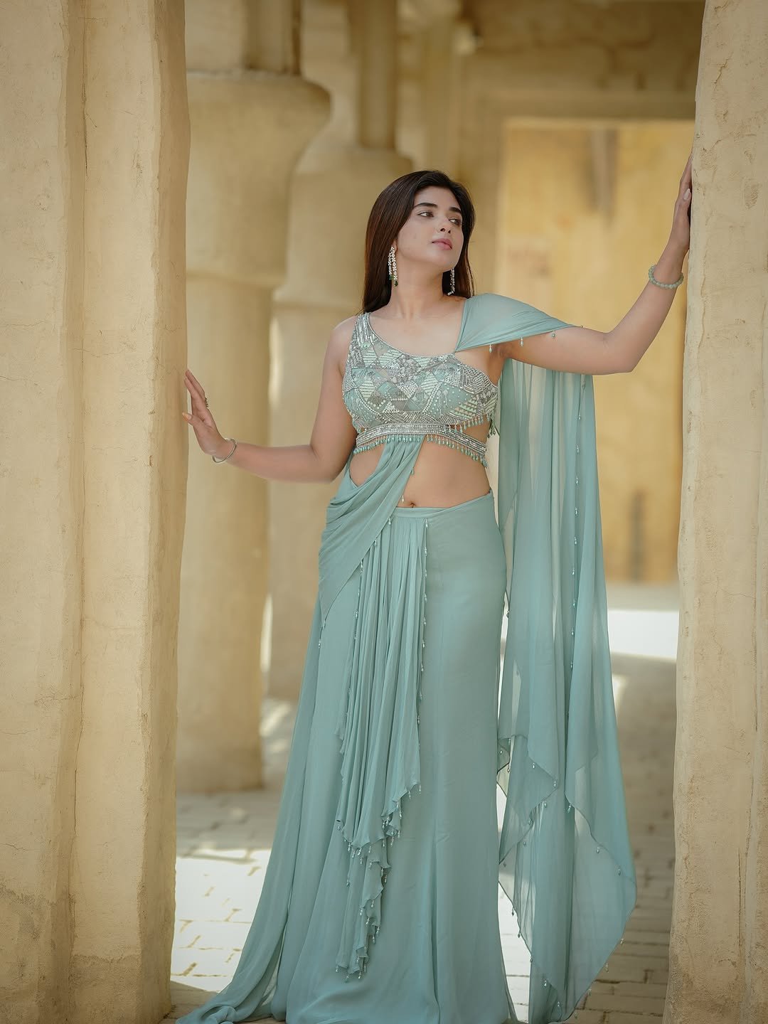 Pragya Nagra Mesmerizes in Mint Green Embellished Saree Photos (10)