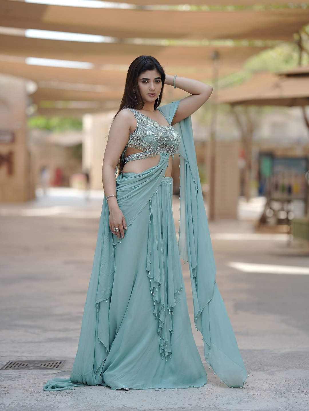 Pragya Nagra Mesmerizes in Mint Green Embellished Saree Photos (13)