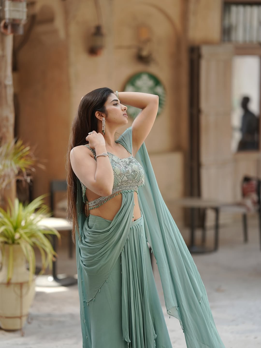 Pragya Nagra Mesmerizes in Mint Green Embellished Saree Photos (14)