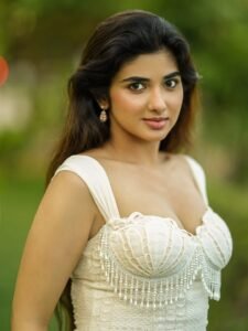 Pragya Nagra Stunning in White Shell-Inspired Dress (1)