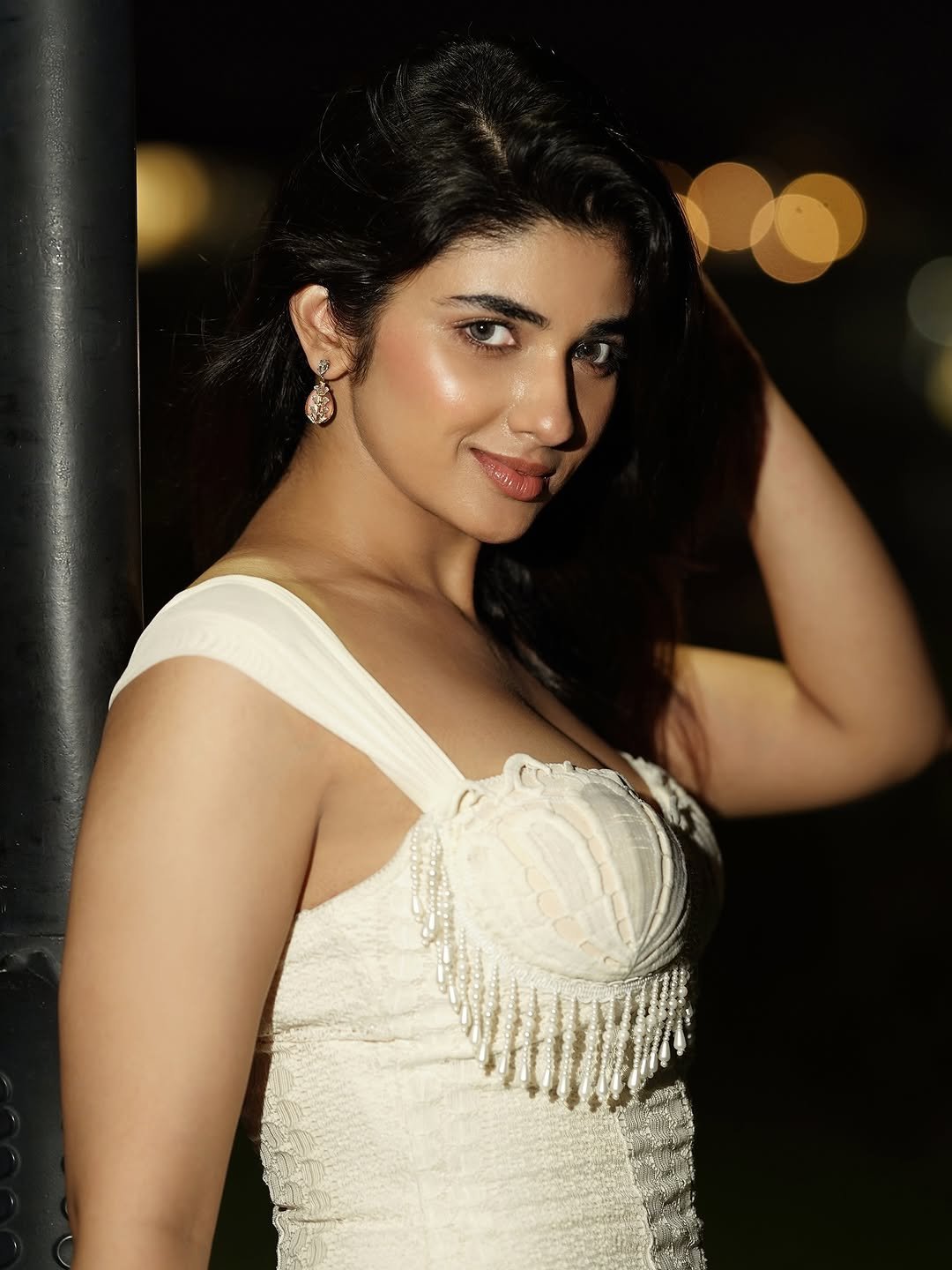 Pragya Nagra Stunning in White Shell-Inspired Dress (15)