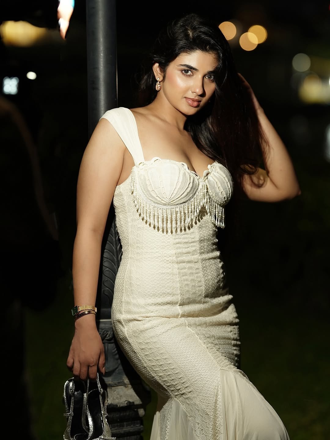 Pragya Nagra Stunning in White Shell-Inspired Dress (7)