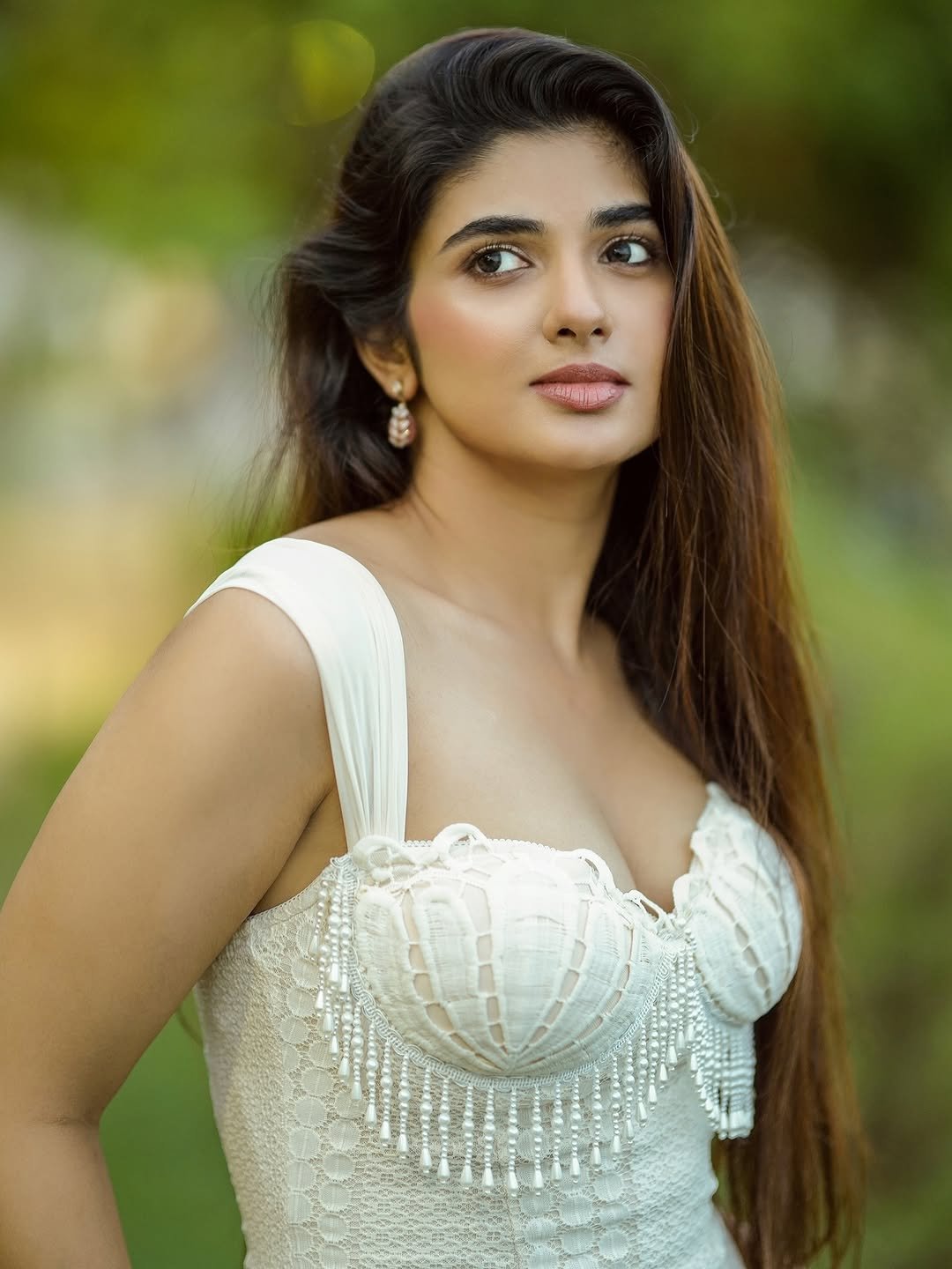 Pragya Nagra Stunning in White Shell-Inspired Dress (8)