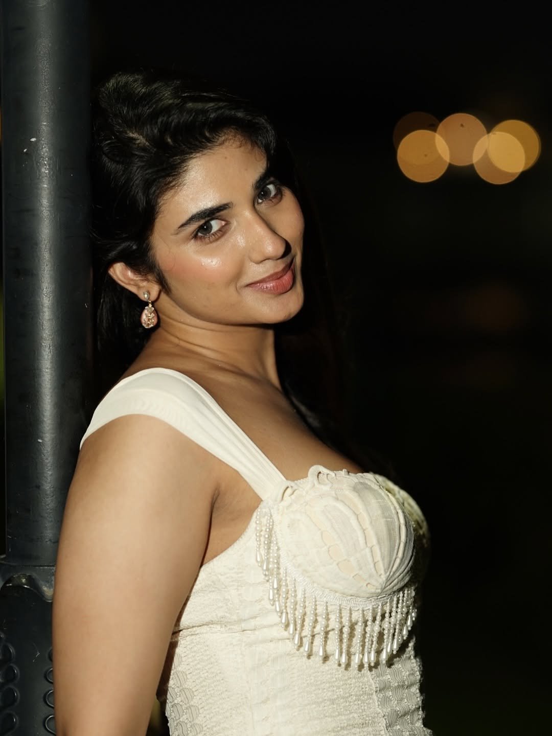 Pragya Nagra Stunning in White Shell-Inspired Dress (9)