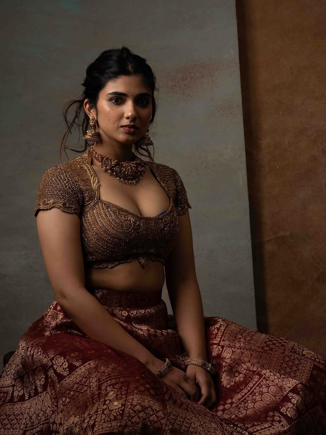 Pragya Nagra Stuns in Maroon Gold Lehenga Photos (12)