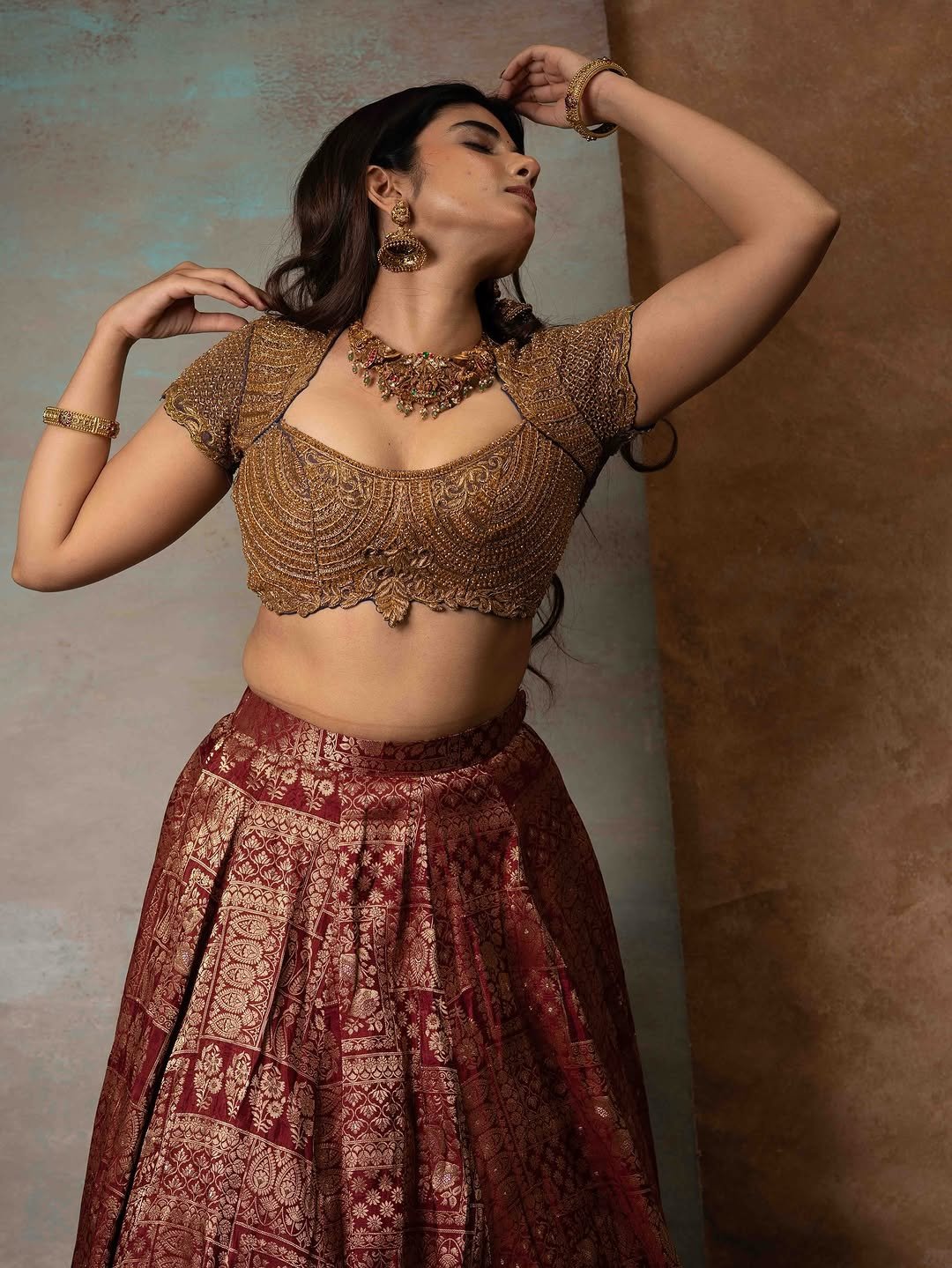Pragya Nagra Stuns in Maroon Gold Lehenga Photos (3)