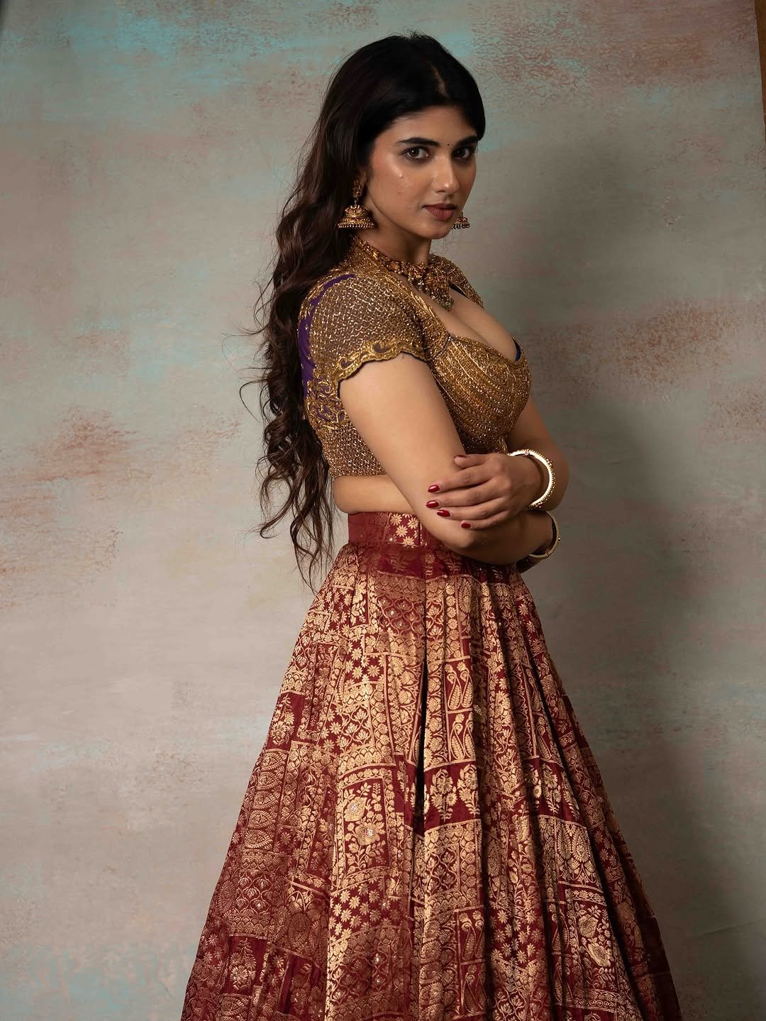 Pragya Nagra Stuns in Maroon Gold Lehenga Photos (6)