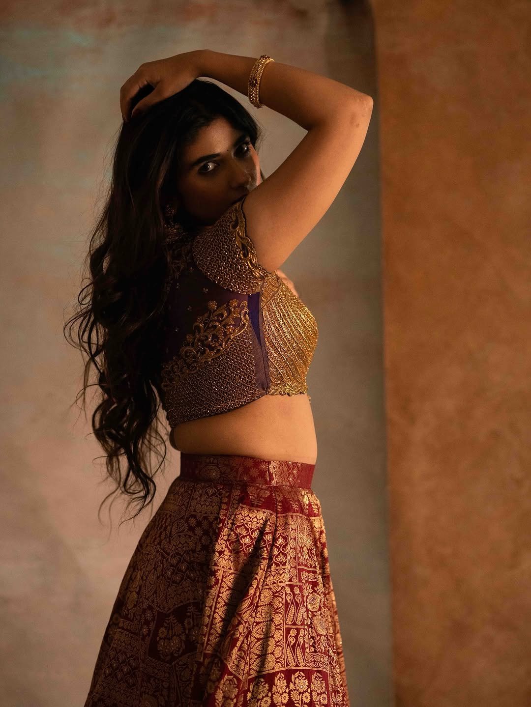 Pragya Nagra Stuns in Maroon Gold Lehenga Photos (7)