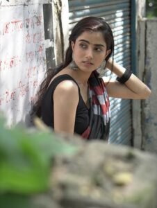 Praveena Aanjna Graceful in Black Maroon Saree (14)