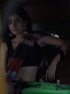 Praveena Aanjna Graceful in Black Maroon Saree (8)