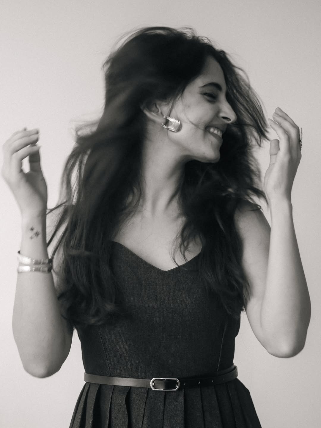 Preethi Asrani Stylish in Dark Green Dress (4)