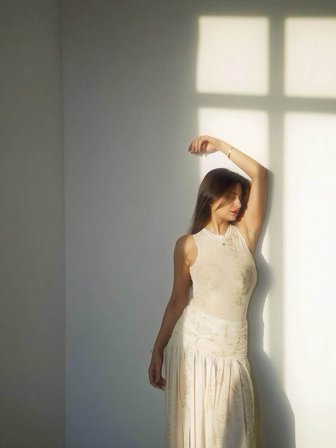 Priya Shukla Beach Photos in Trendy Dress (4)