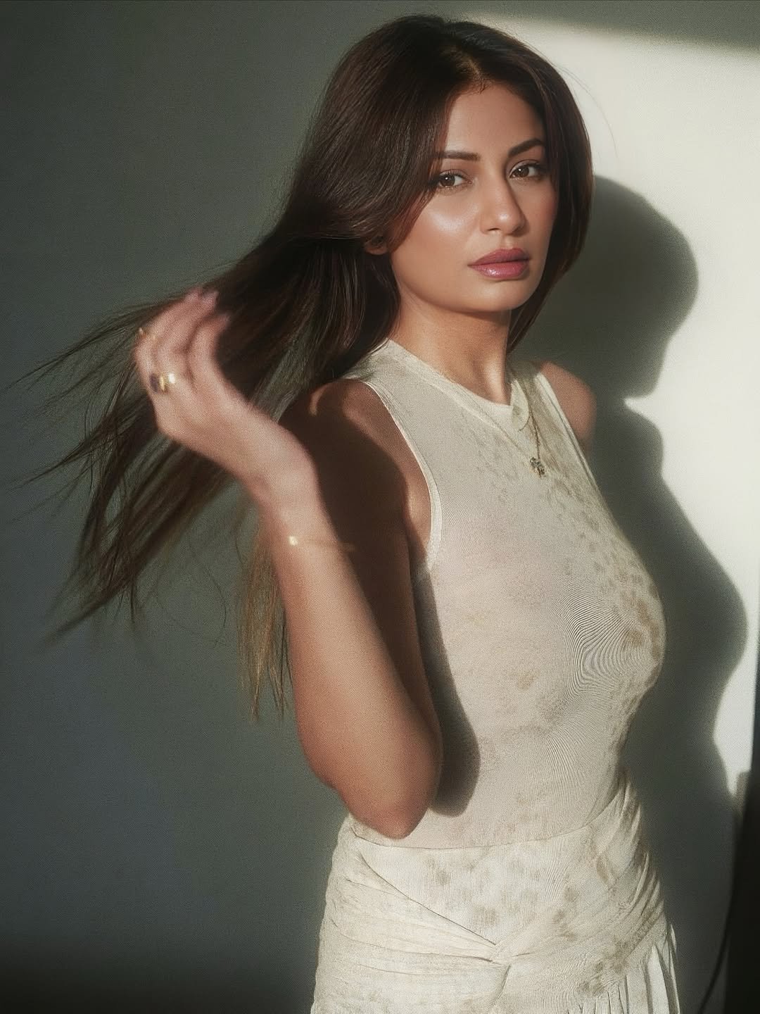 Priya Shukla Beach Photos in Trendy Dress (9)