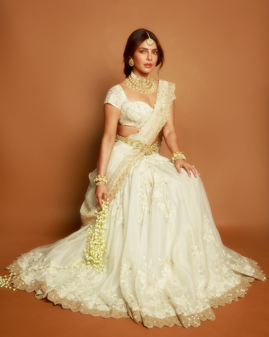 Priyanka Chopra Regal in White Gold Saree in Varanasi Title Launch Event (3)