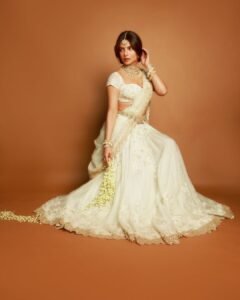 Priyanka Chopra Regal in White Gold Saree in Varanasi Title Launch Event (5)