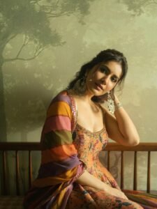 Raashi Khanna Elegant in Floral Ethnic Dress Photos (10)