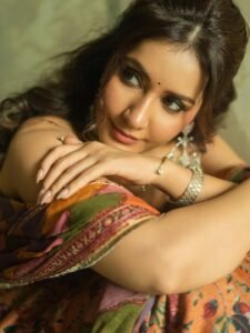 Raashi Khanna Elegant in Floral Ethnic Dress Photos (7)