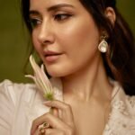 Raashi Khanna Elegant in White Floral Saree (2)