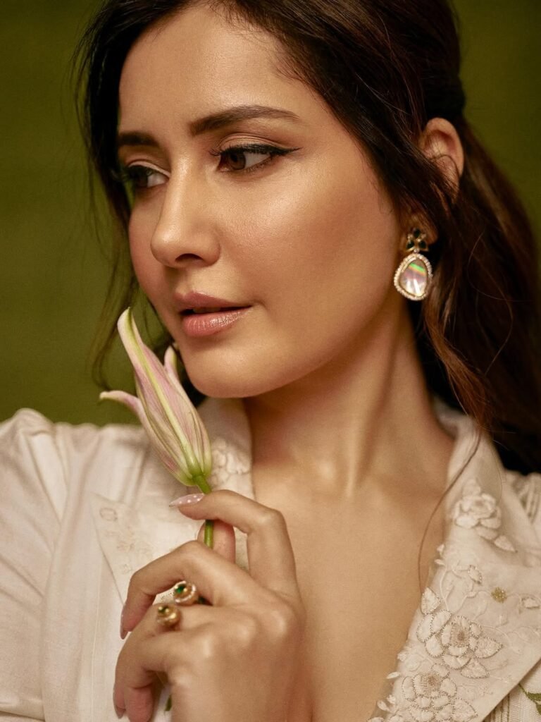 Raashi Khanna Elegant in White Floral Saree (2)