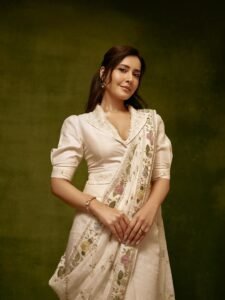 Raashi Khanna Elegant in White Floral Saree (6)