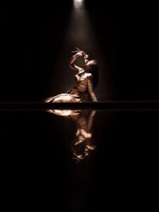 Ramya Pandian Gorgeous in Gold Metallic Outfit (11)