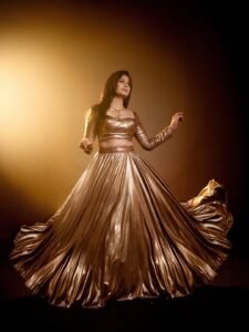 Ramya Pandian Gorgeous in Gold Metallic Outfit (15)