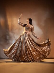 Ramya Pandian Gorgeous in Gold Metallic Outfit (16)