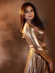 Ramya Pandian Gorgeous in Gold Metallic Outfit (2)