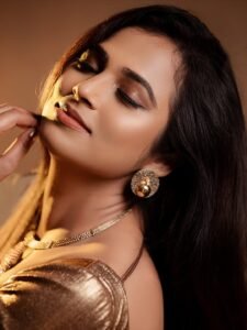 Ramya Pandian Gorgeous in Gold Metallic Outfit (9)