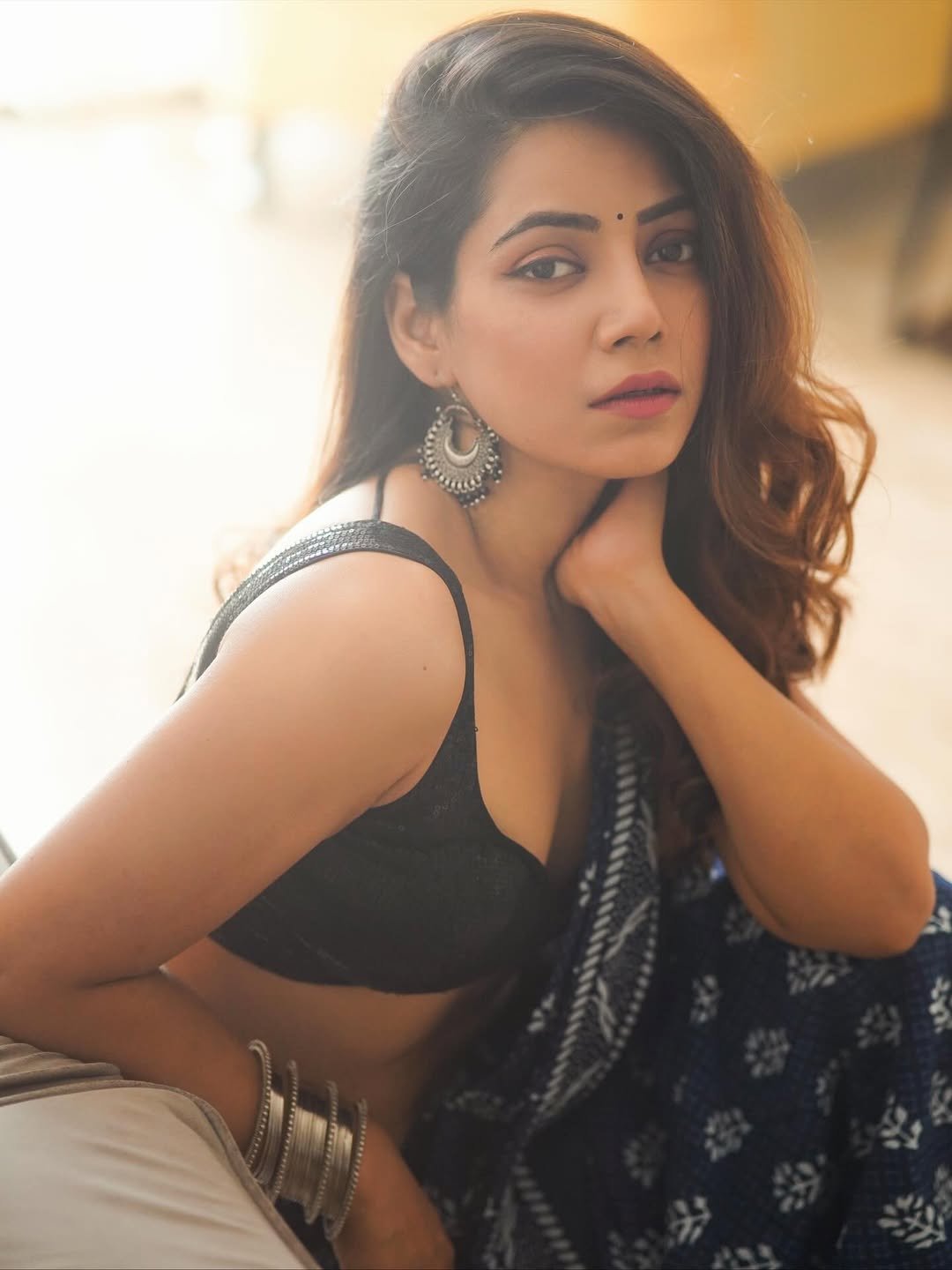 Rini Das Purkayastha Bold in Navy Blue Printed Saree Photos (10)