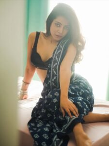 Rini Das Purkayastha Bold in Navy Blue Printed Saree Photos (4)