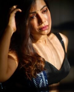 Rini Das Purkayastha Bold in Navy Blue Printed Saree Photos (6)