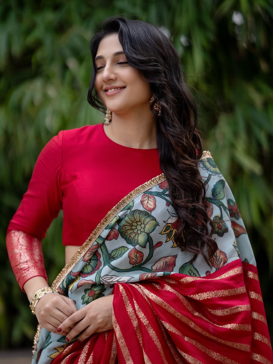 Ritika Nayak Looks Stunning in Red Printed Saree Photos (3)