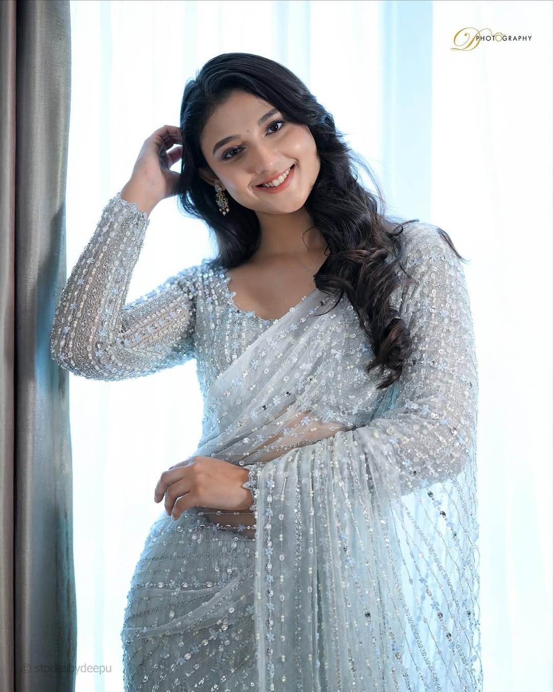 Ritika Nayak Looks Stunning in Silver Sequin Saree Photos (3)