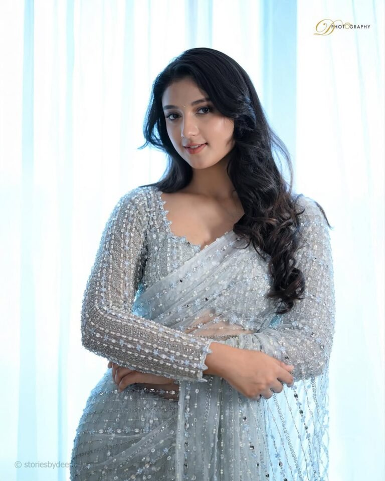 Ritika Nayak Looks Stunning in Silver Sequin Saree Photos (7)