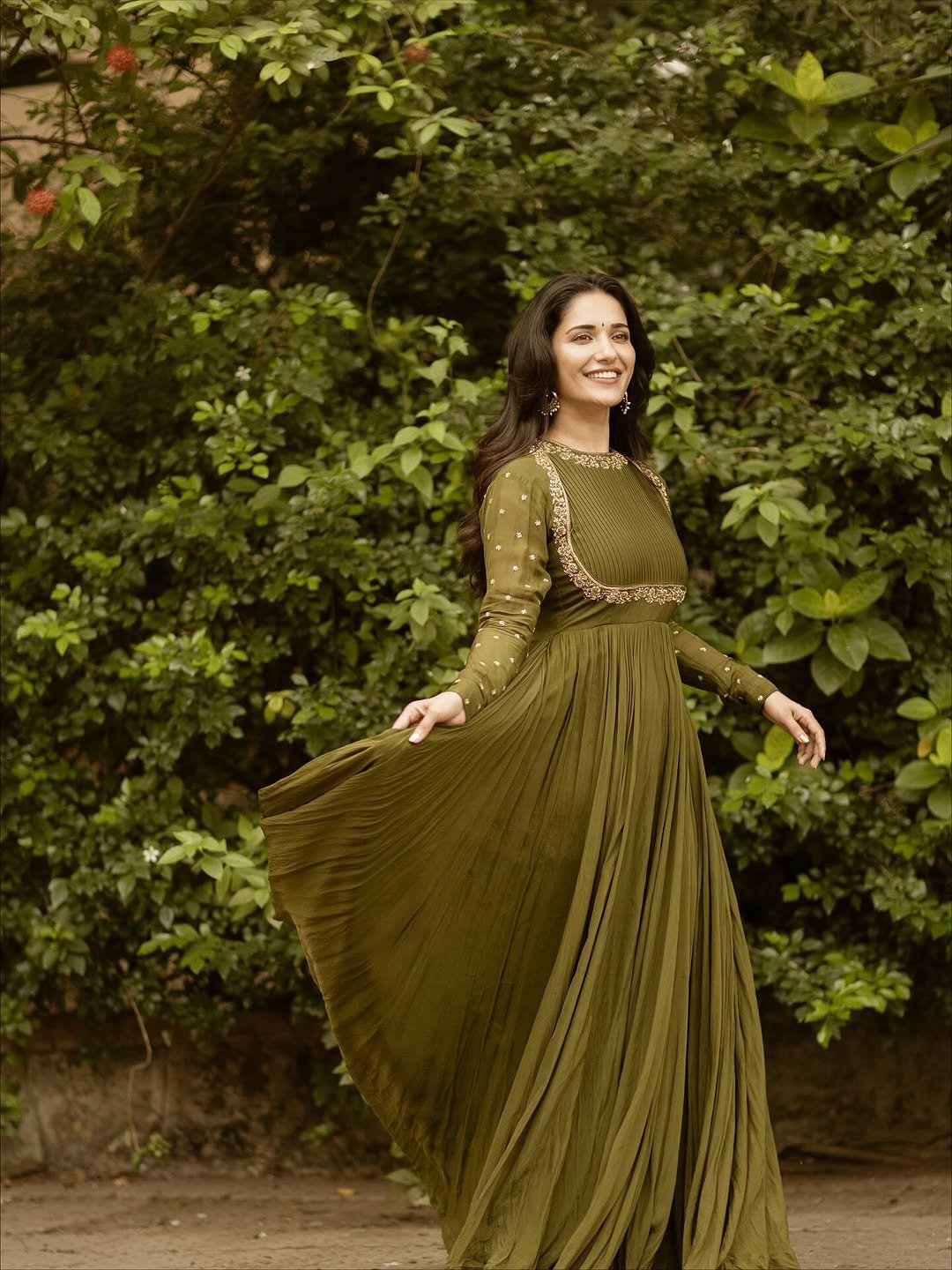 Ruhani Sharma Classy in Olive Green Outfit (11)