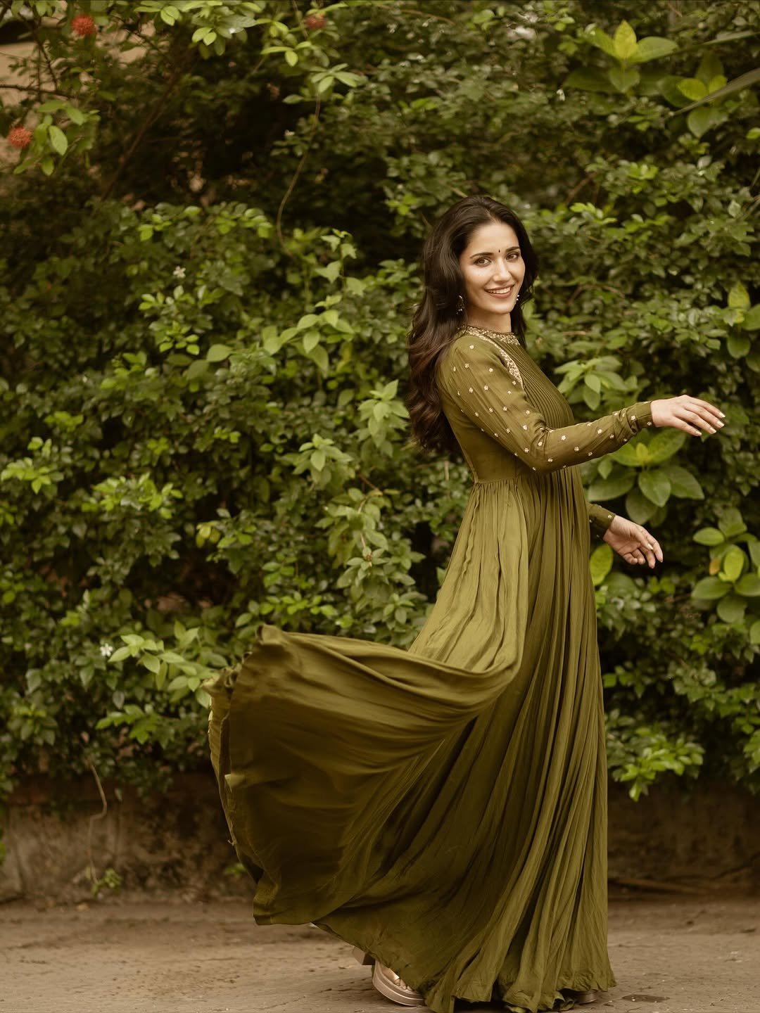 Ruhani Sharma Classy in Olive Green Outfit (6)