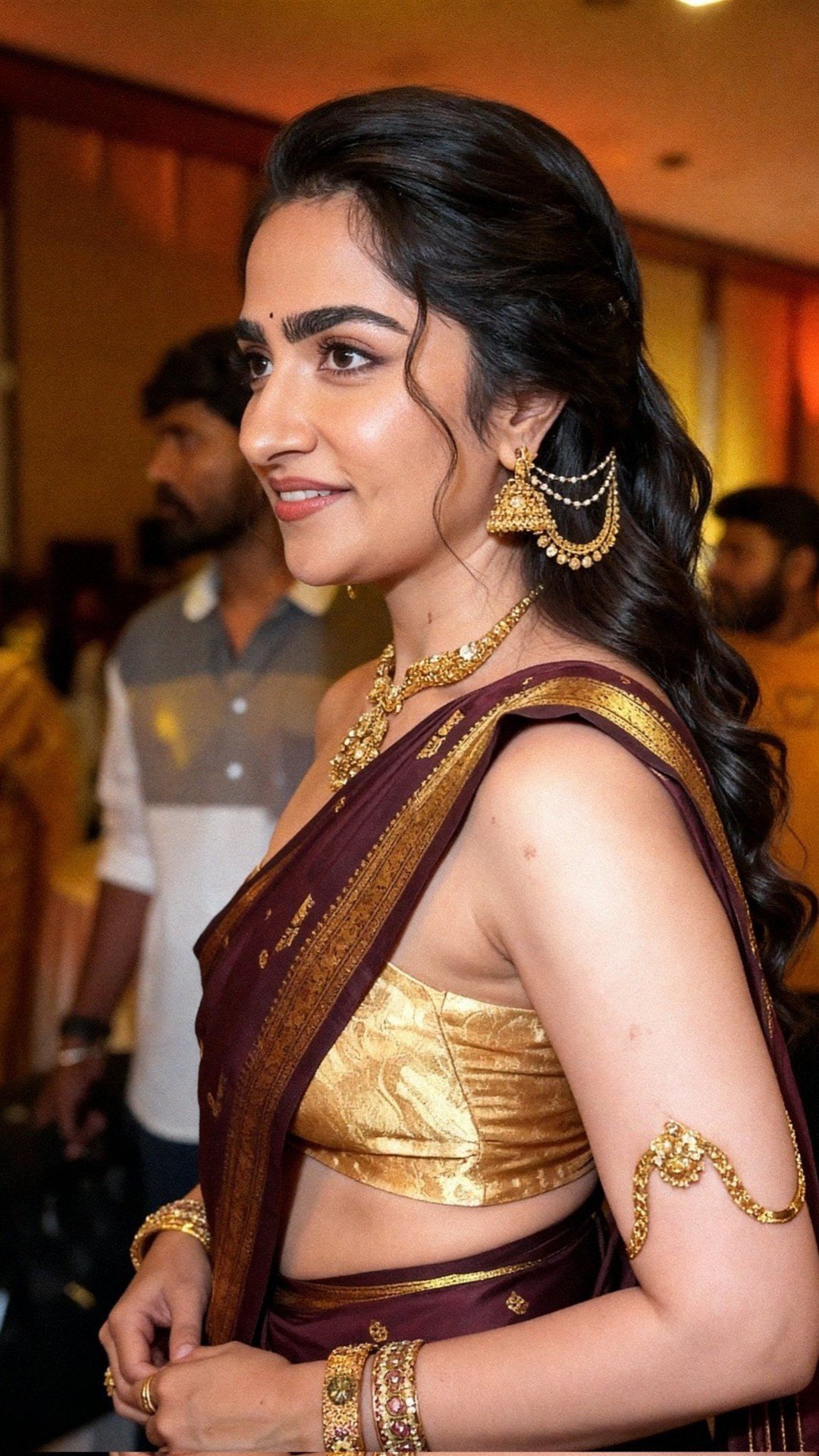 Rukmini Vasanth Glamorous in Maroon Saree and Gold Jewelry (8)