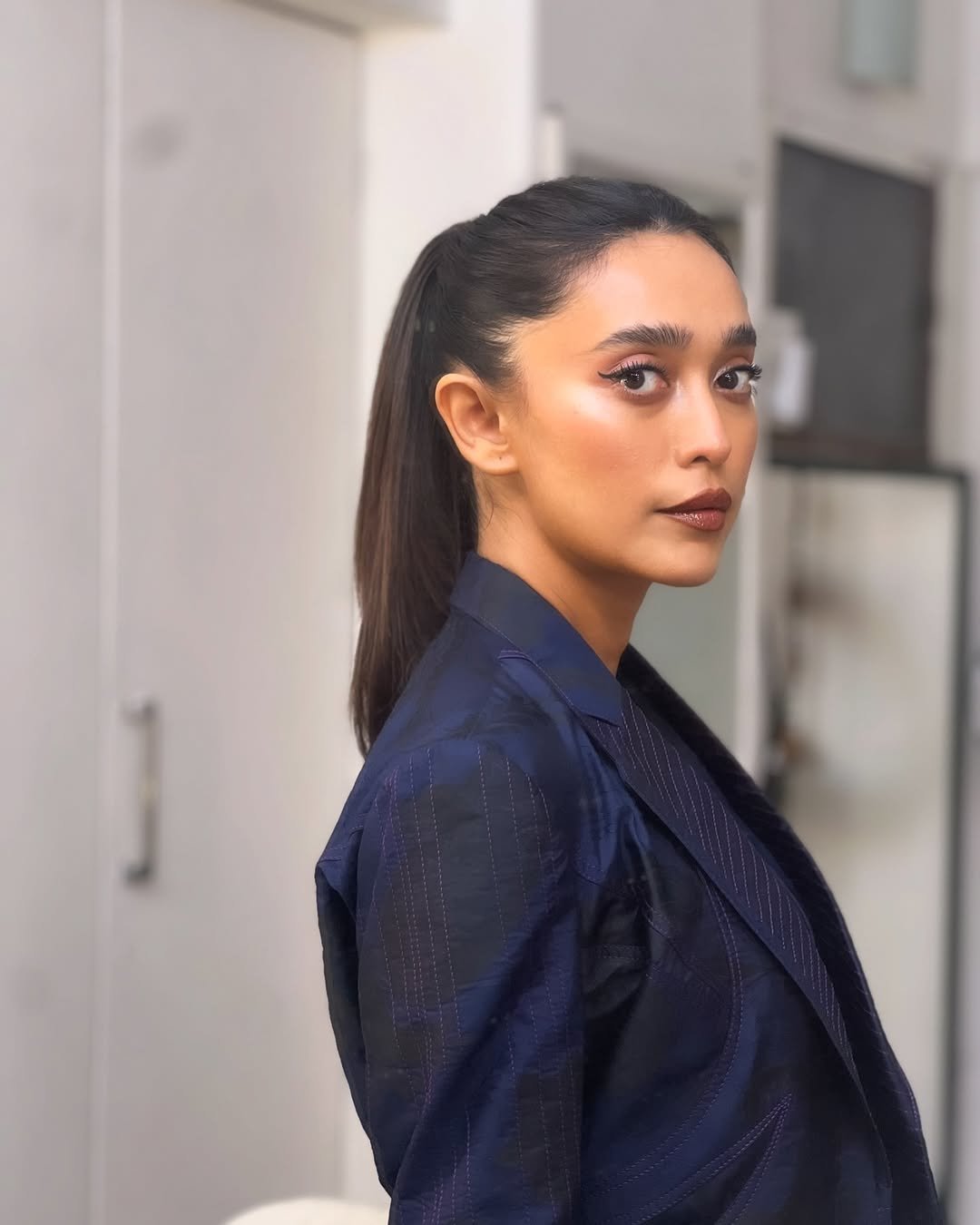 Sayani Gupta Chic in Blue Blazer Look (11)