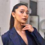 Sayani Gupta Chic in Blue Blazer Look (12)