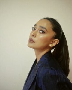 Sayani Gupta Chic in Blue Blazer Look (13)