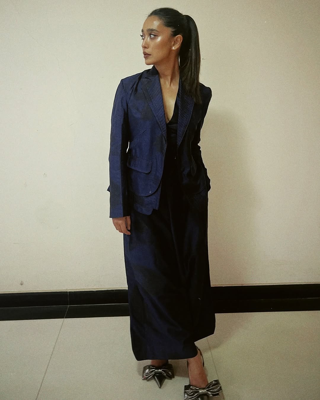 Sayani Gupta Chic in Blue Blazer Look (16)